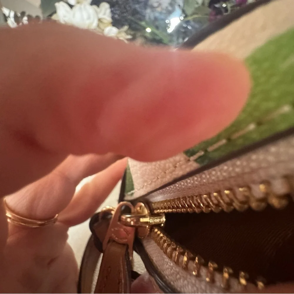 Coach White and Green Lime Crossbody Camera Style Bag - Picture 8 of 16